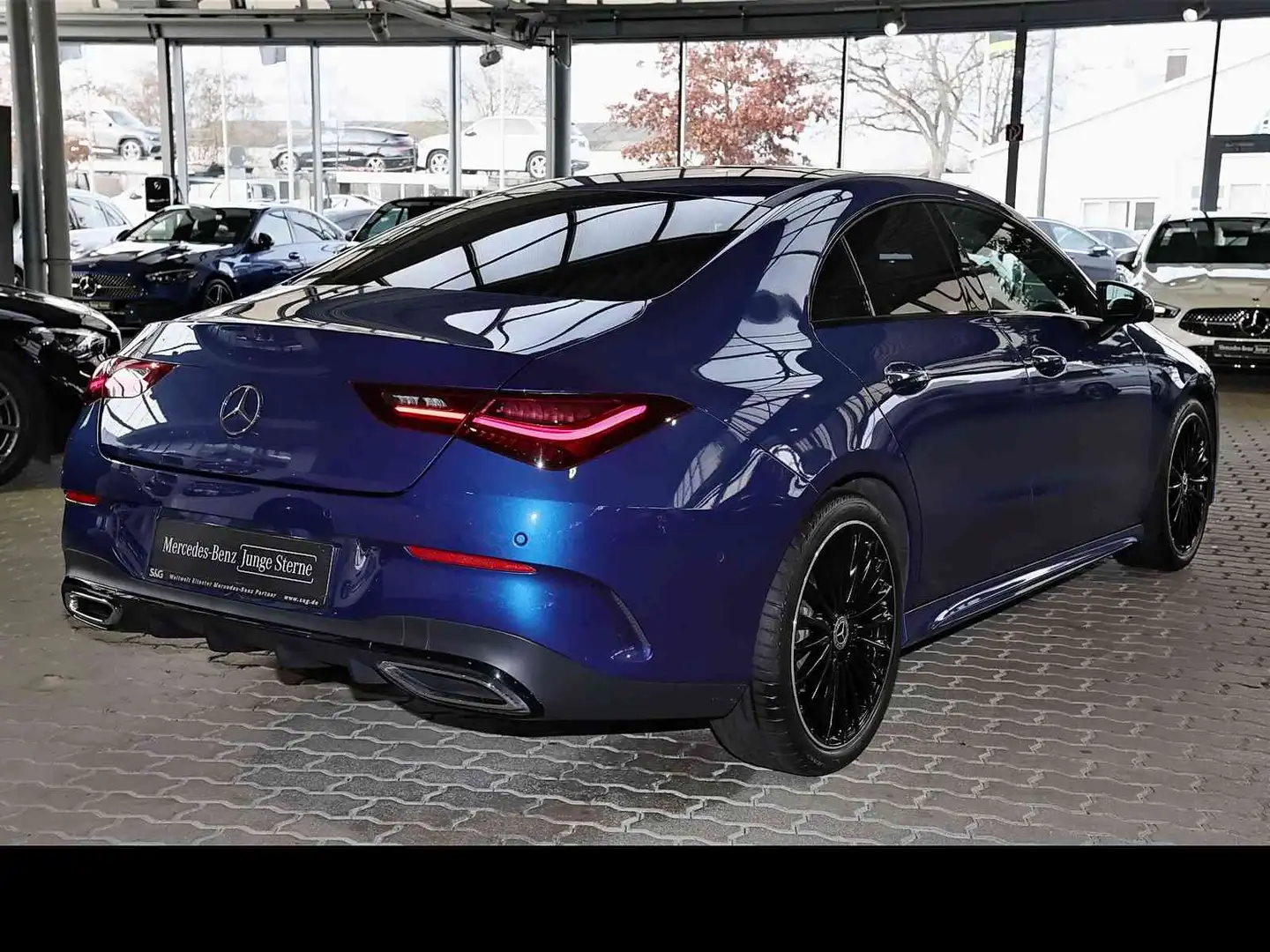 Mercedes-Benz CLA 200 Coupé AMG TOTWINKEL+PANO+DISTR+360°+19" Blau - 2