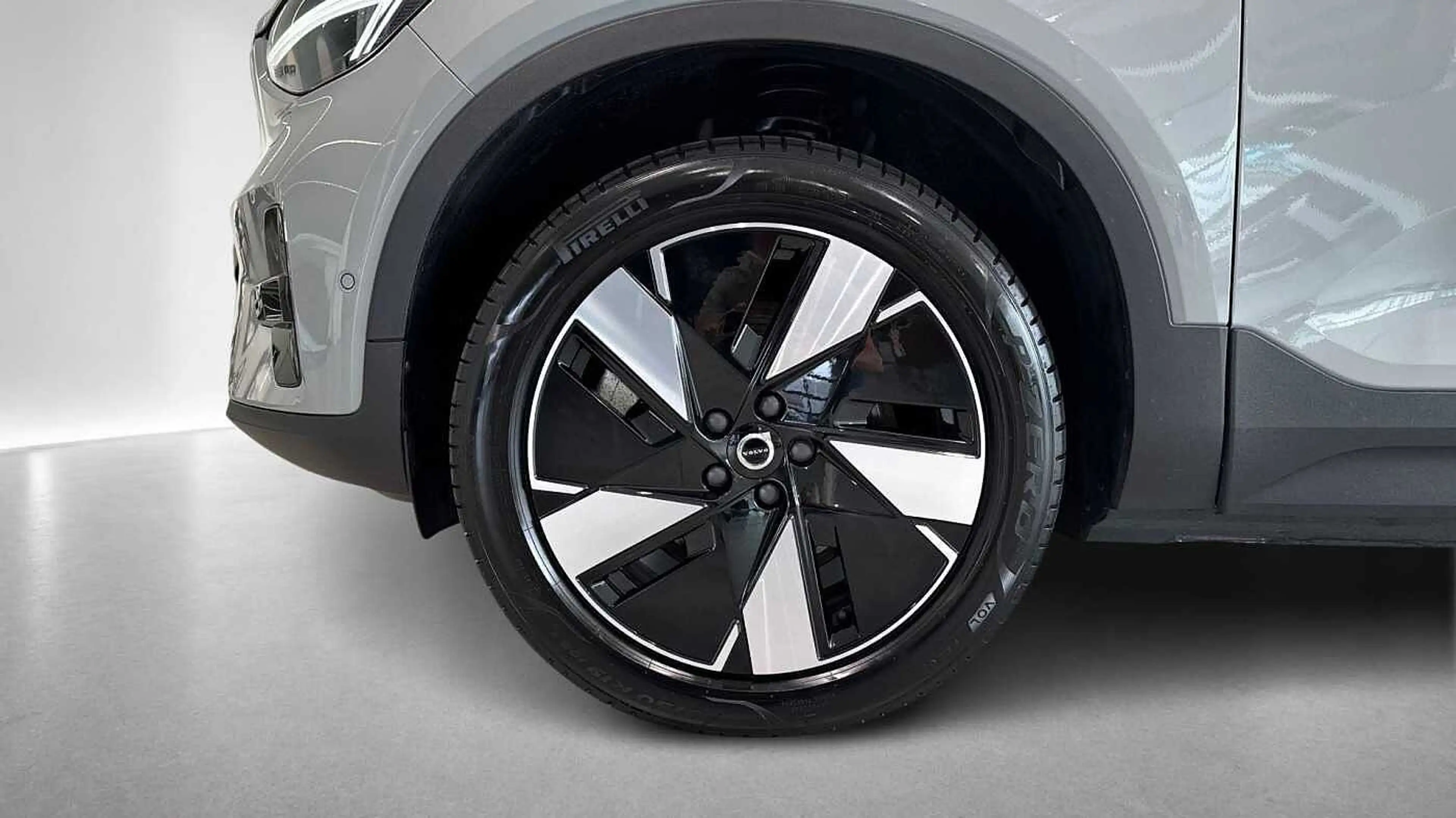 Volvo EX40 Ultra, Single Motor Extended Range — photo 8