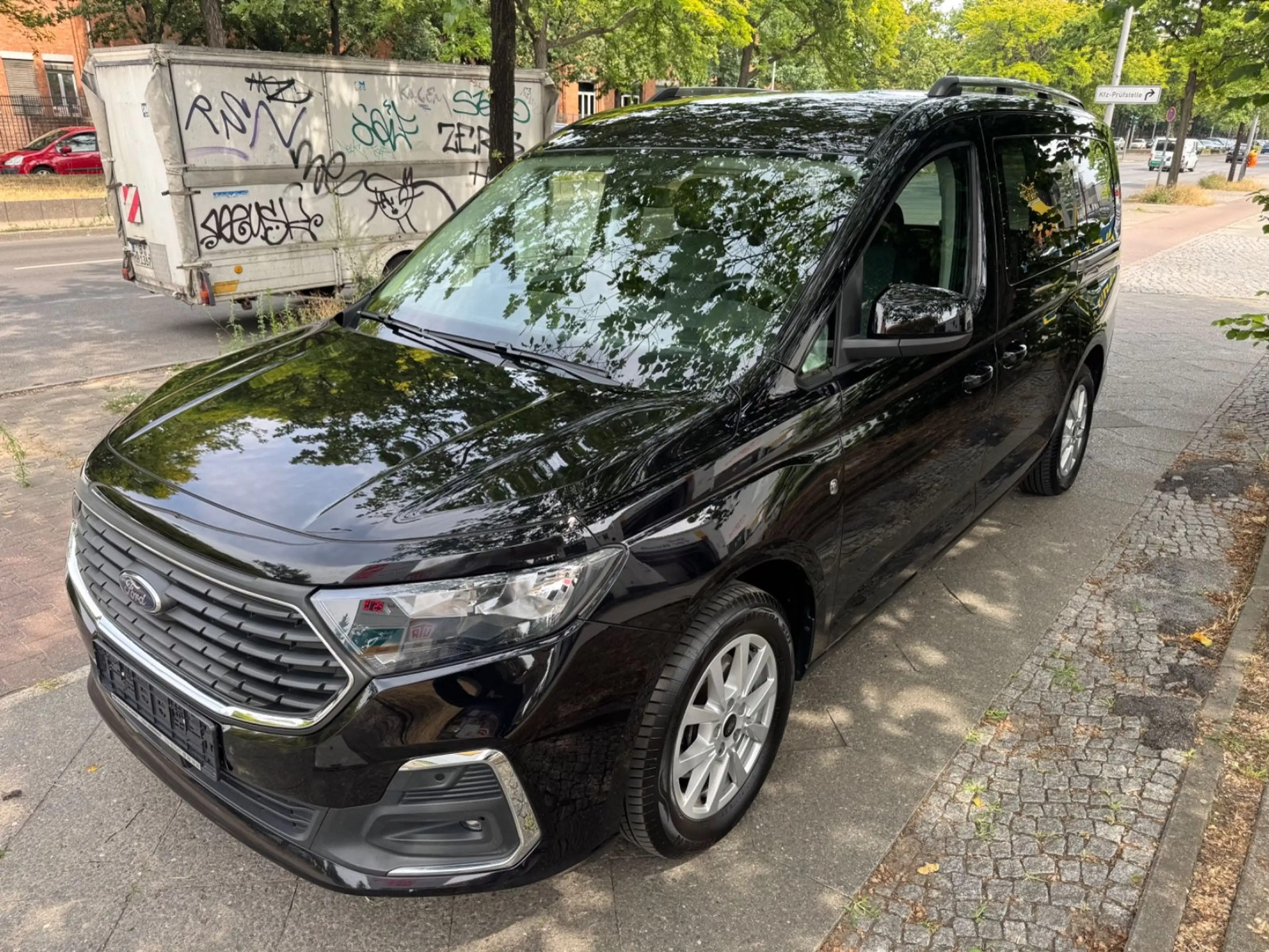 Ford Grand Tourneo Connect Titanium — photo 2