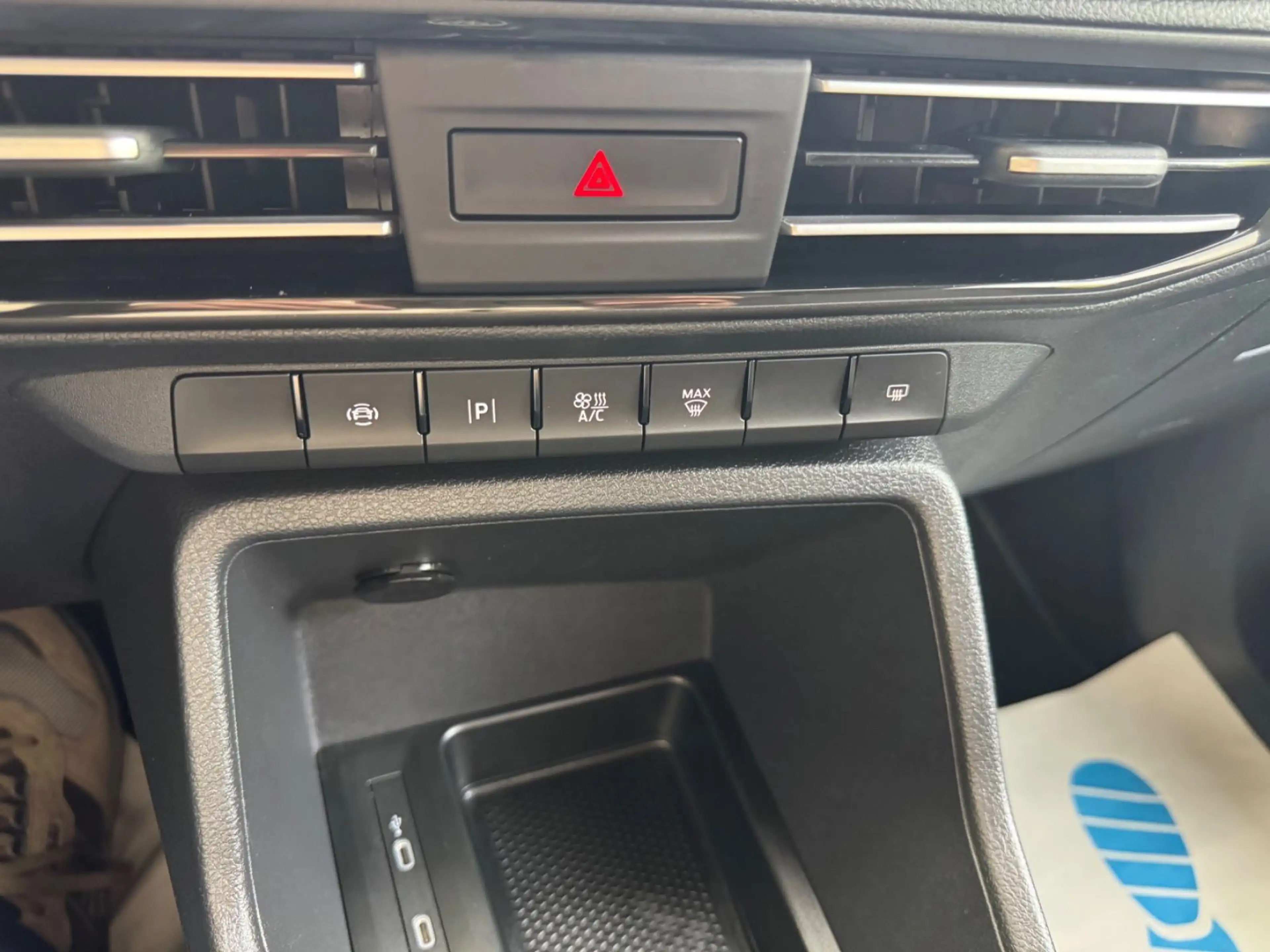 Ford Grand Tourneo Connect Titanium — photo 15