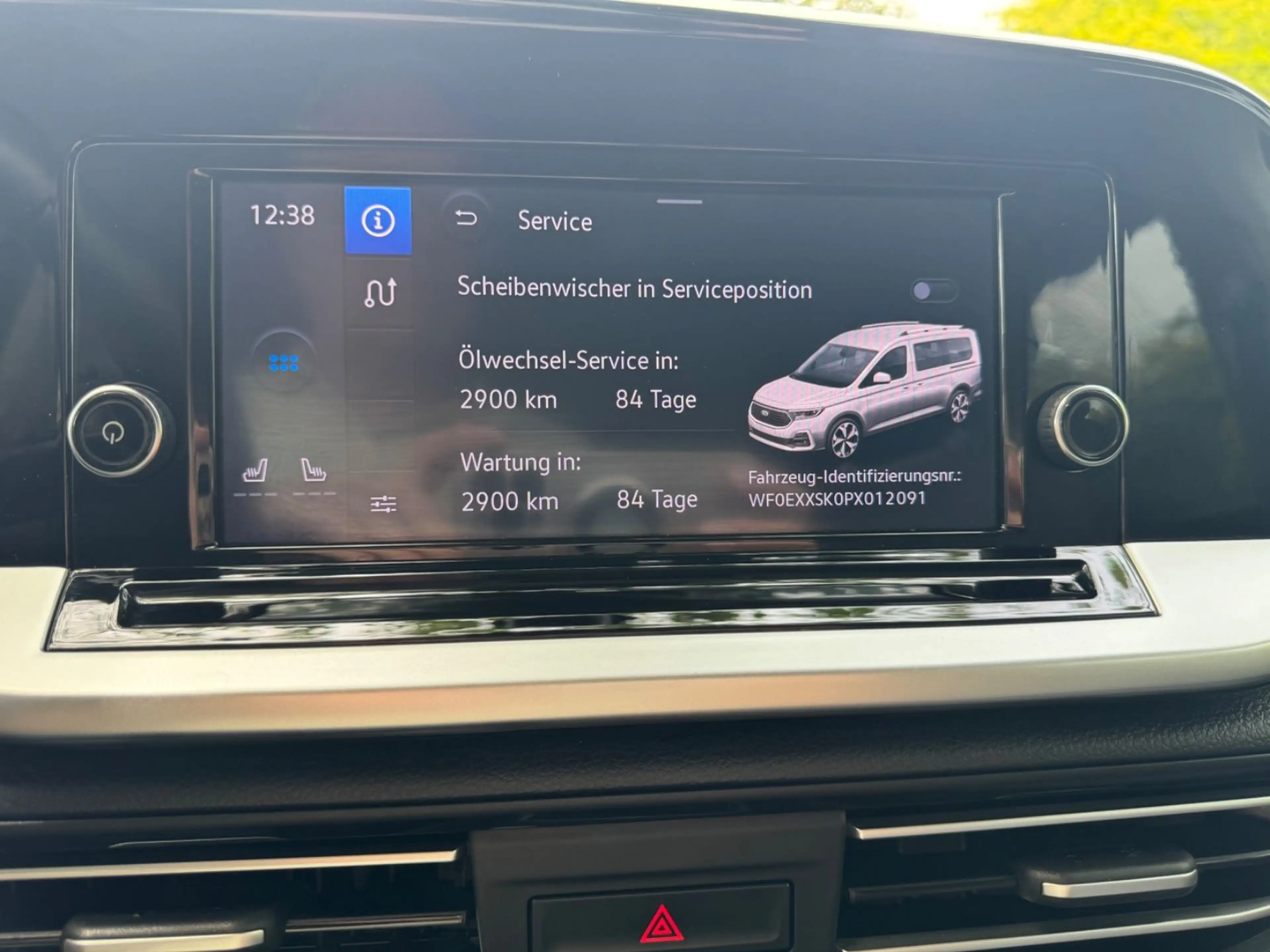 Ford Grand Tourneo Connect Titanium — photo 12