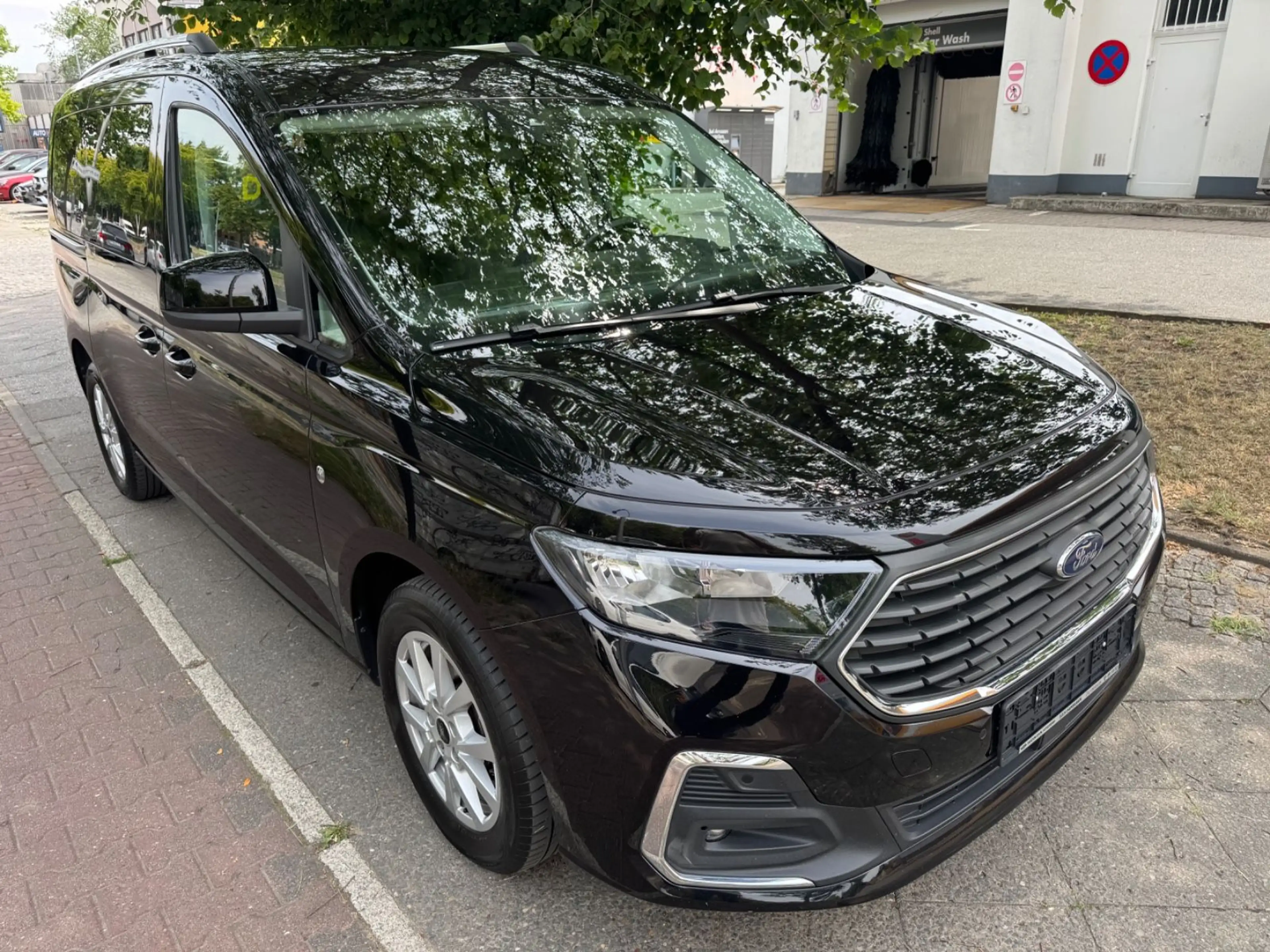Ford Grand Tourneo Connect Titanium — photo 4