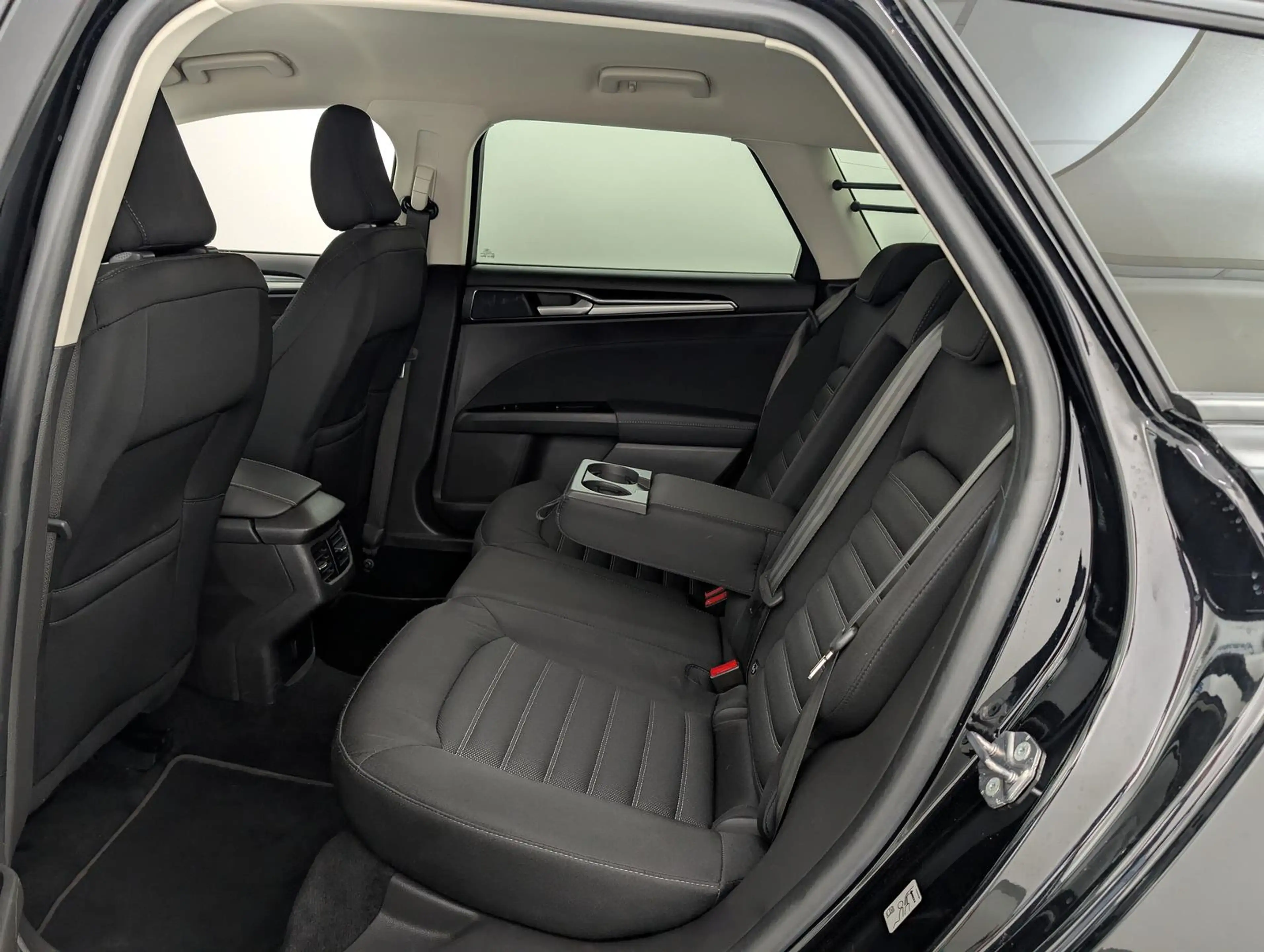 Ford Mondeo Turnier 1.5 EcoB Aut Business Ed. SHZ+GJR — photo 12