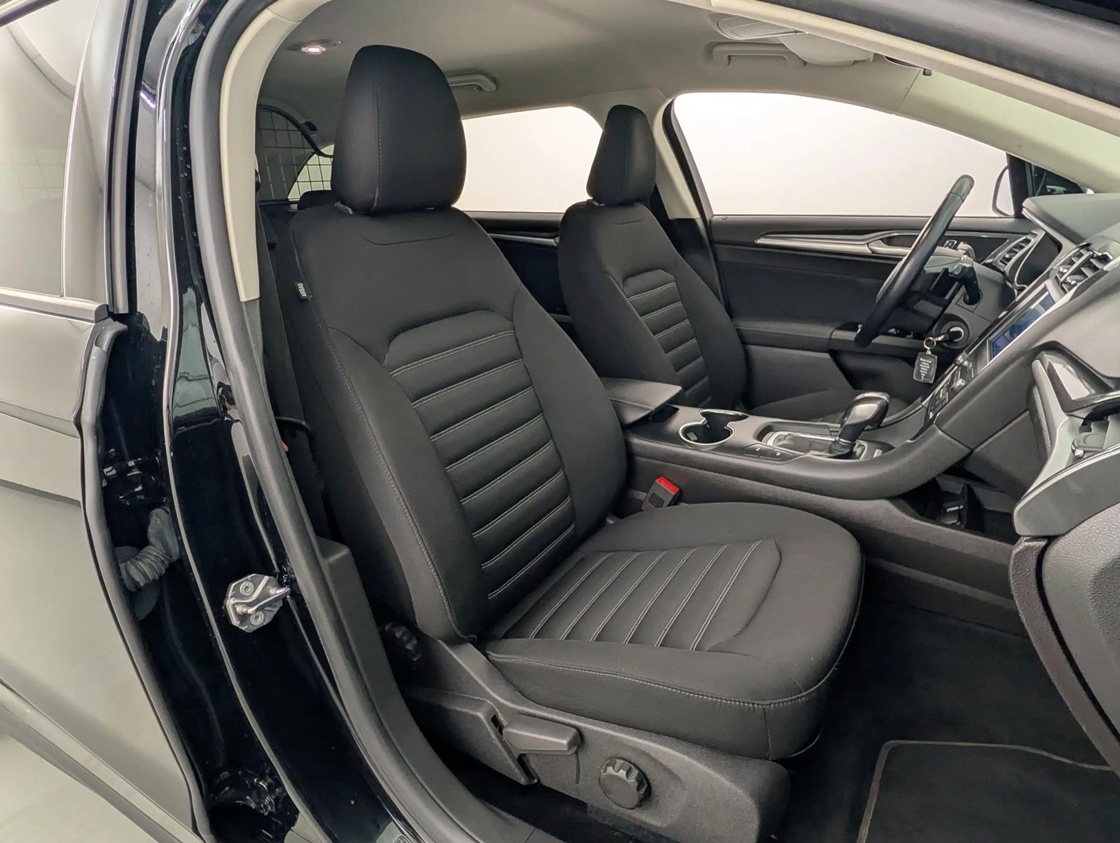 Ford Mondeo Turnier 1.5 EcoB Aut Business Ed. SHZ+GJR — photo 11