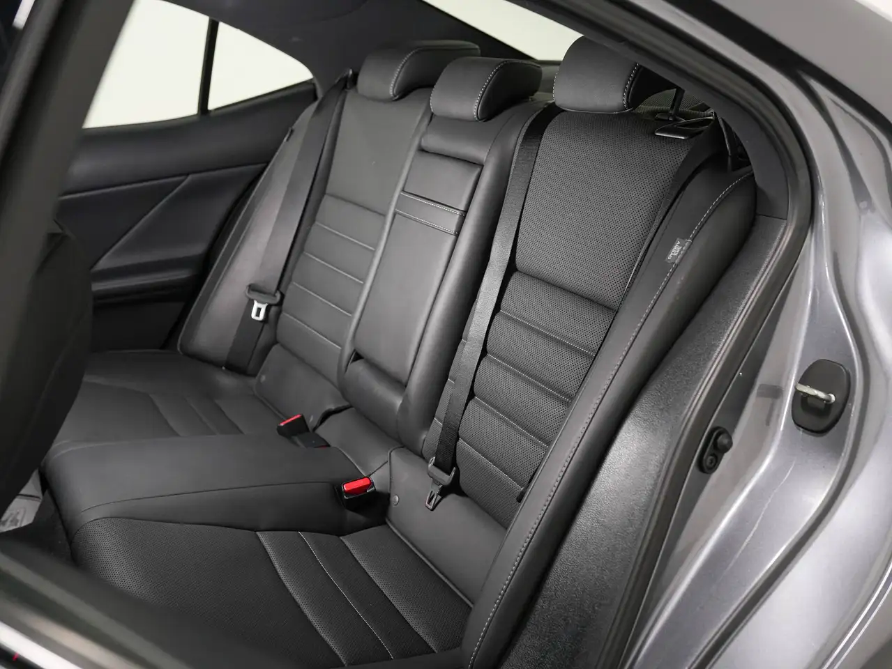 Lexus IS снимка Lexus IS