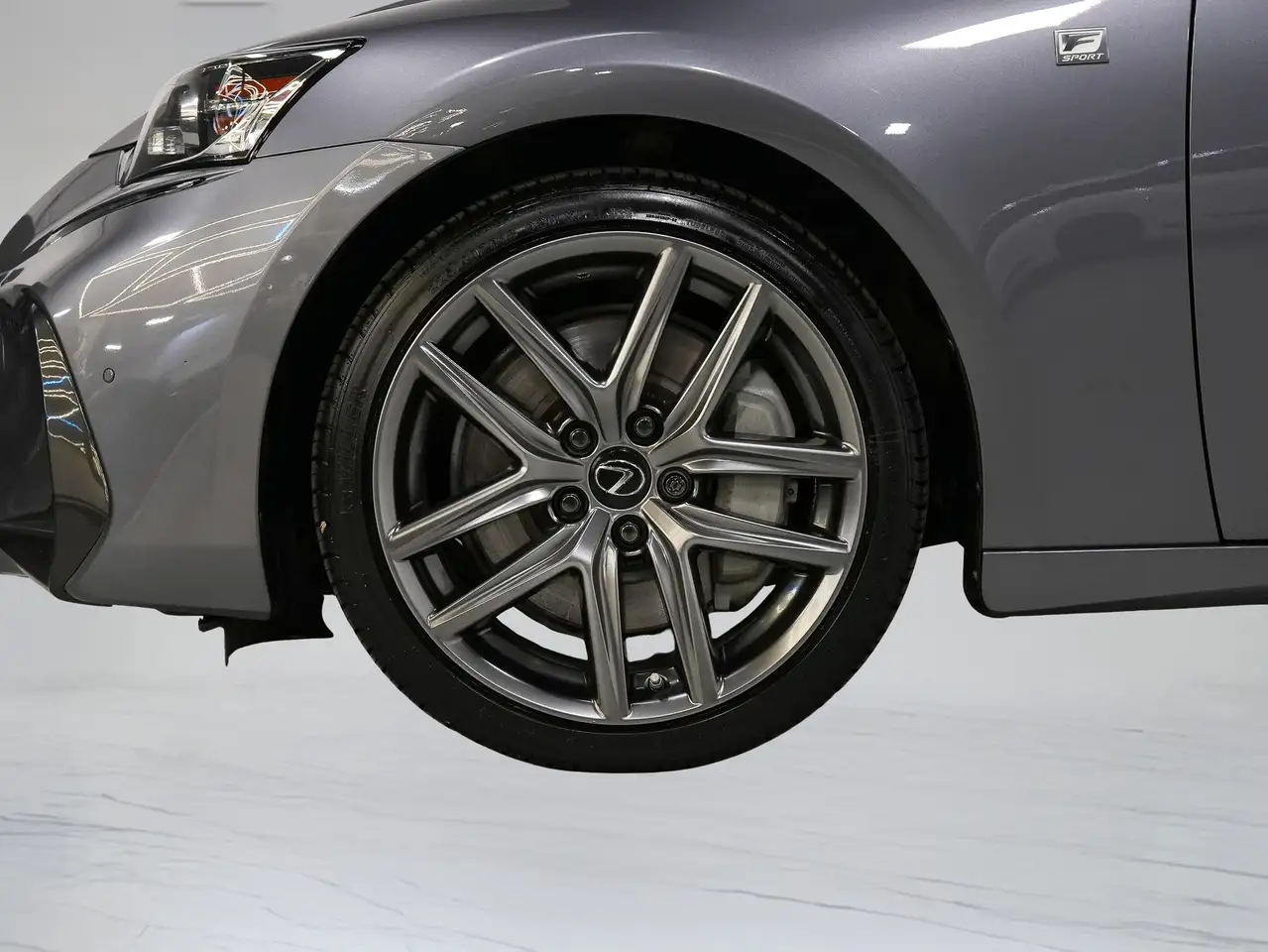 Lexus IS снимка Lexus IS