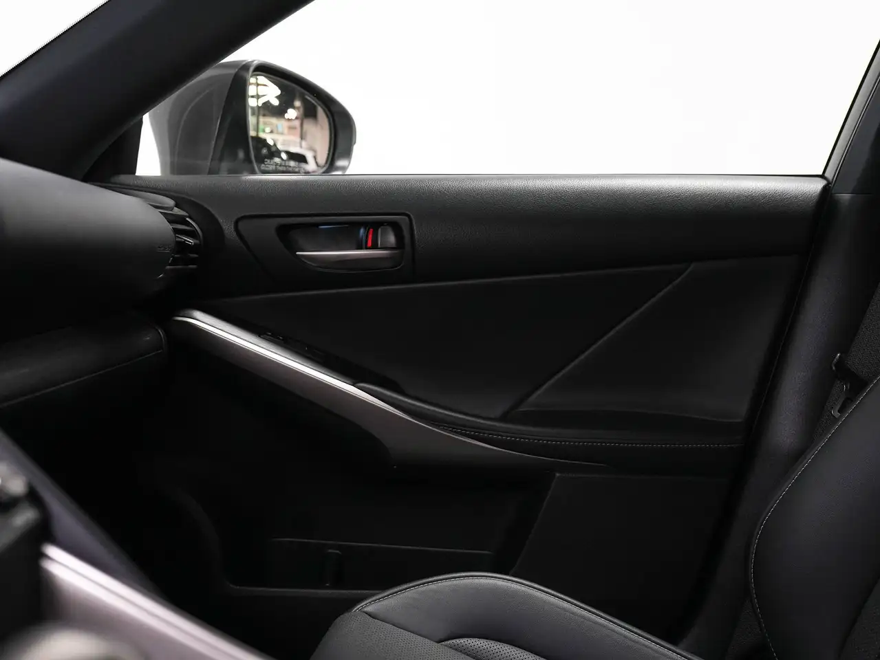 Lexus IS снимка Lexus IS