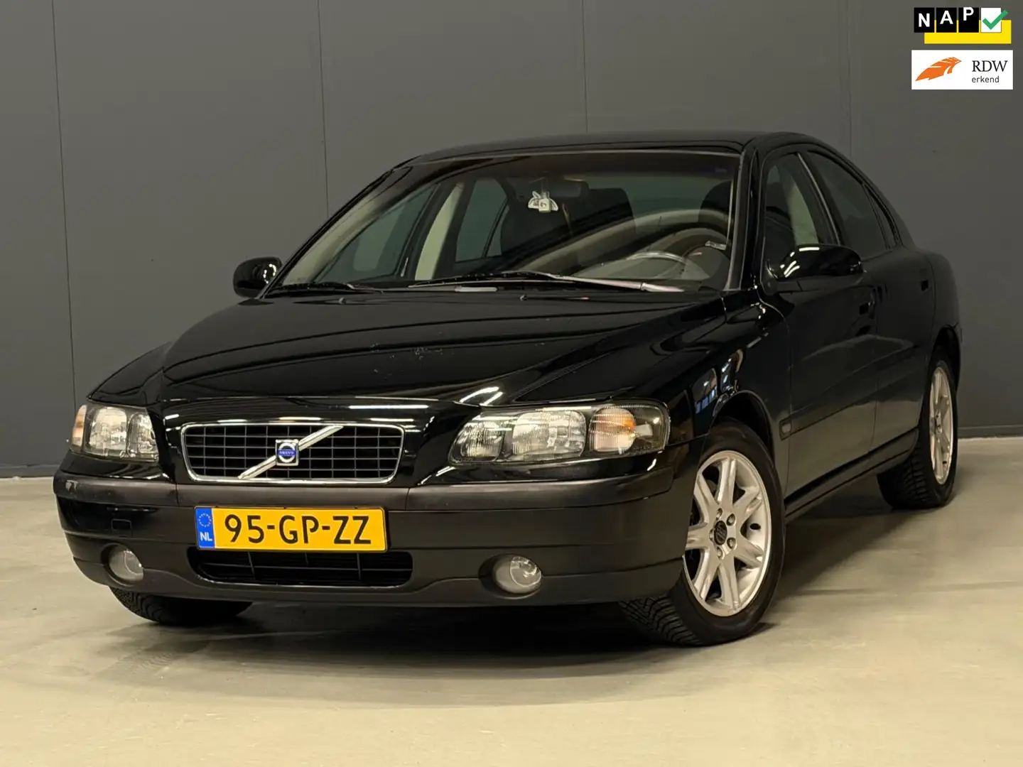 Volvo S60 2.4 AUTOMAAT 170 PK CRUISE/AIRCO/HALF-LEDER | NETT Schwarz - 1