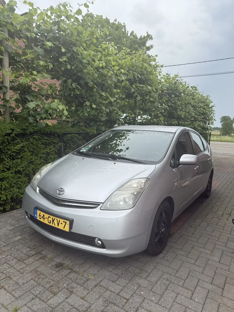 Toyota Prius (Hybrid) Executive - 2