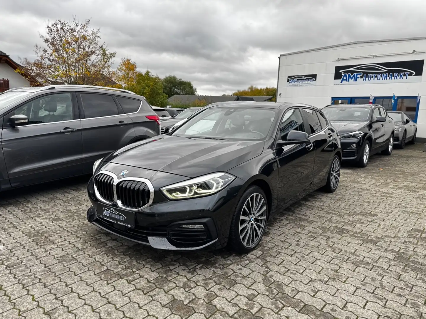 BMW 120 Baureihe 1 Lim. 120 d xDrive Advantage Sport Schwarz - 1