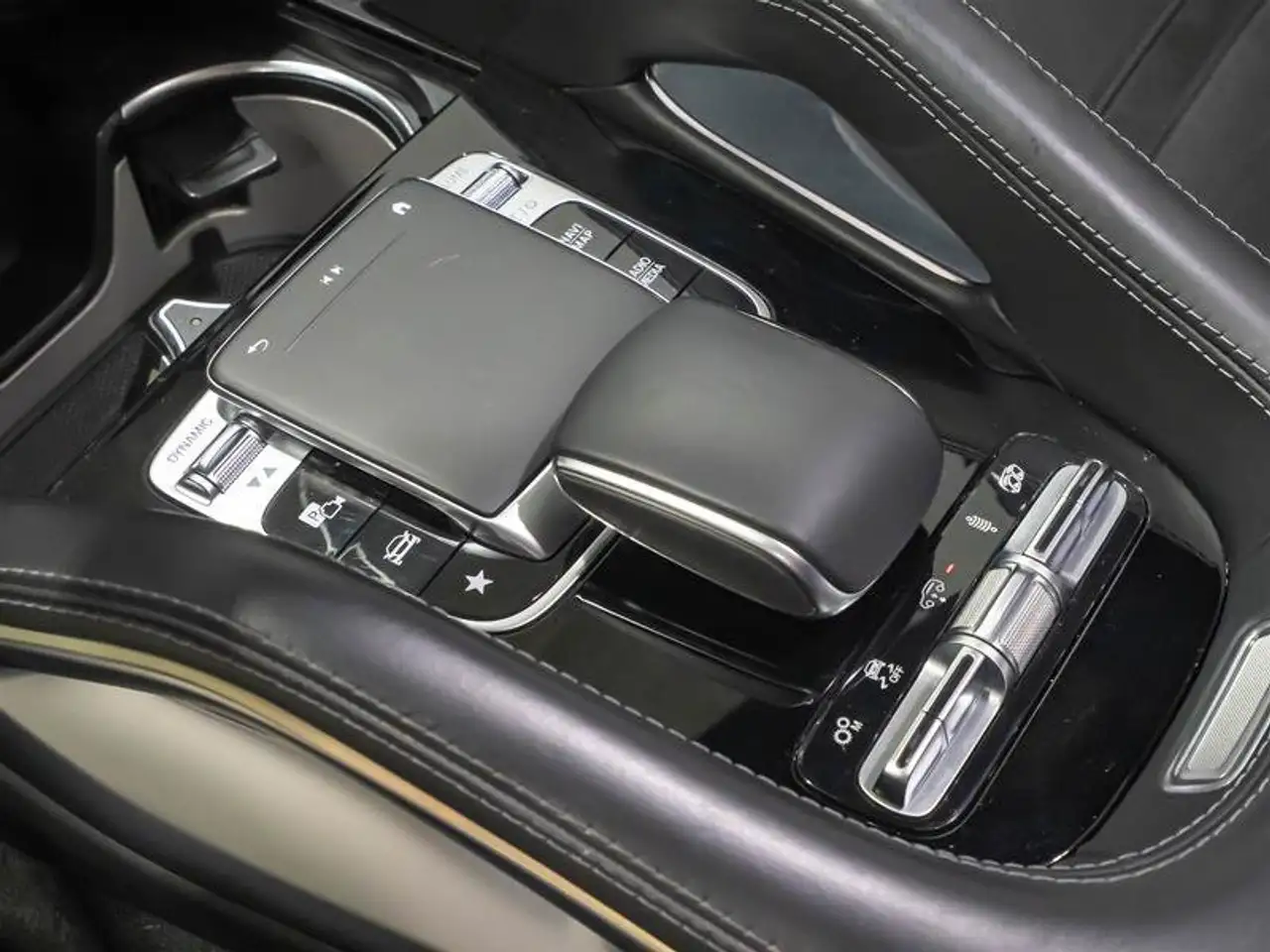 Mercedes-Benz GLE снимка Mercedes-Benz GLE