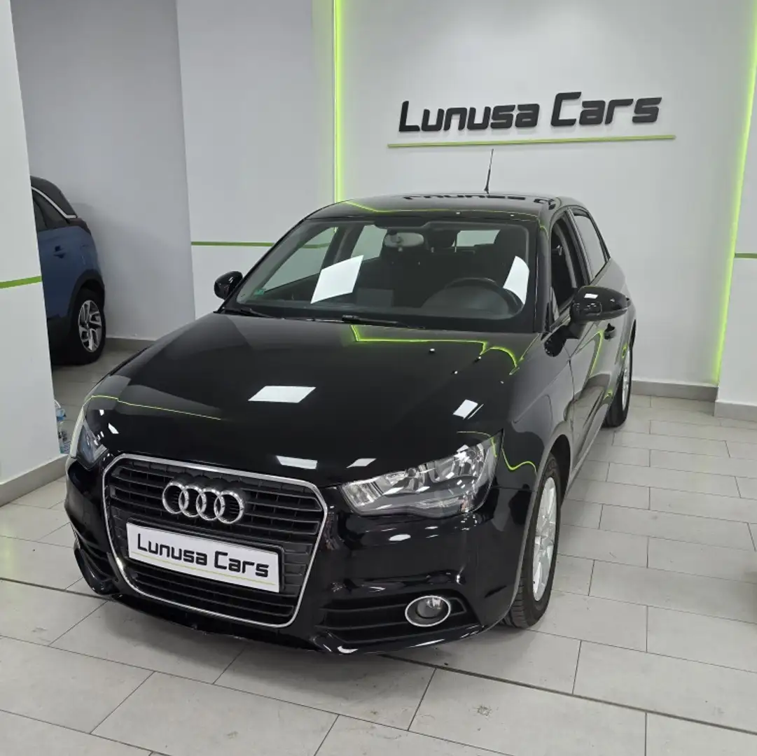 Audi A1 Sportback 1.6TDI Attraction S-Tronic Zwart - 1