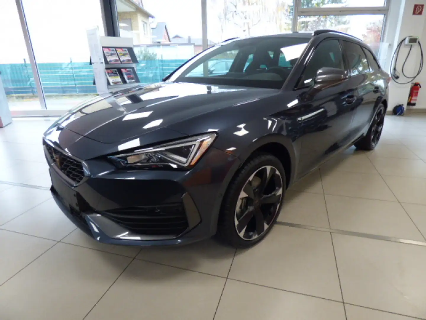 CUPRA Leon Leon Sportstourer 1,4 TSI e-HYBRID Navi AHK Grijs - 1