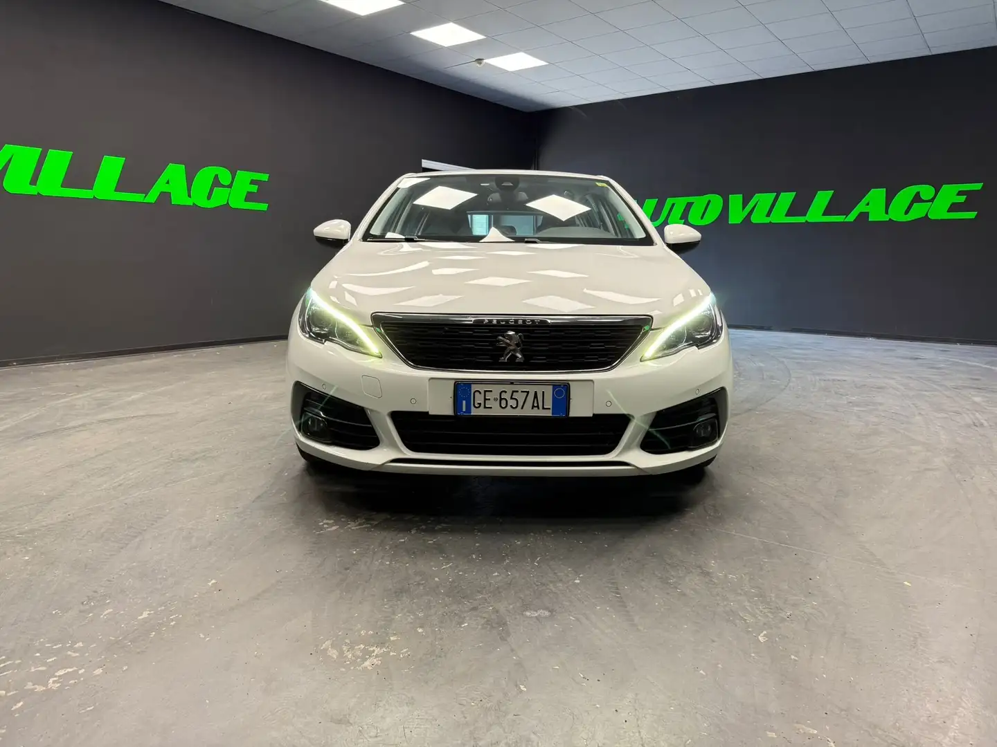 Peugeot 308 308 II 2018 5p 1.5 bluehdi Active Business Bianco - 2