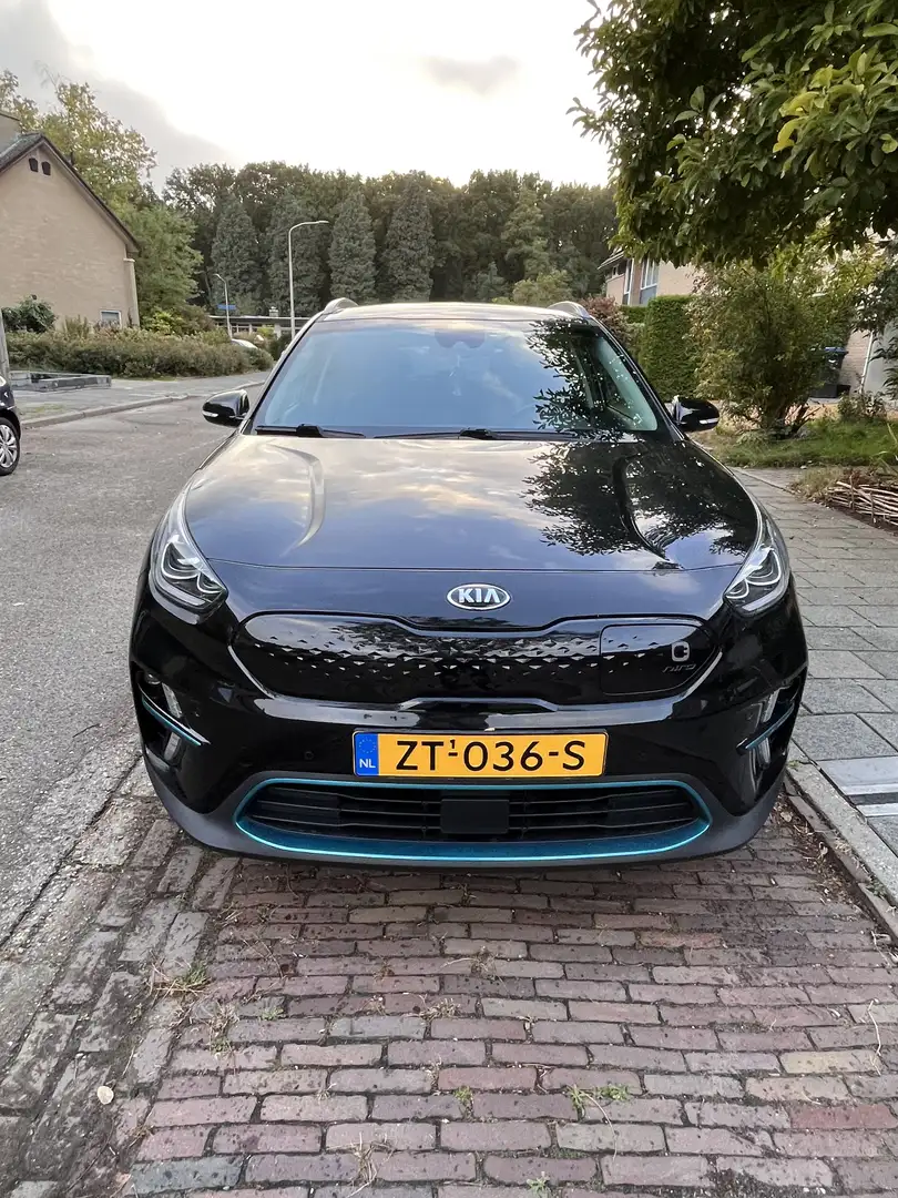 Kia Niro ExecutiveLine 64 kWh Zwart - 1