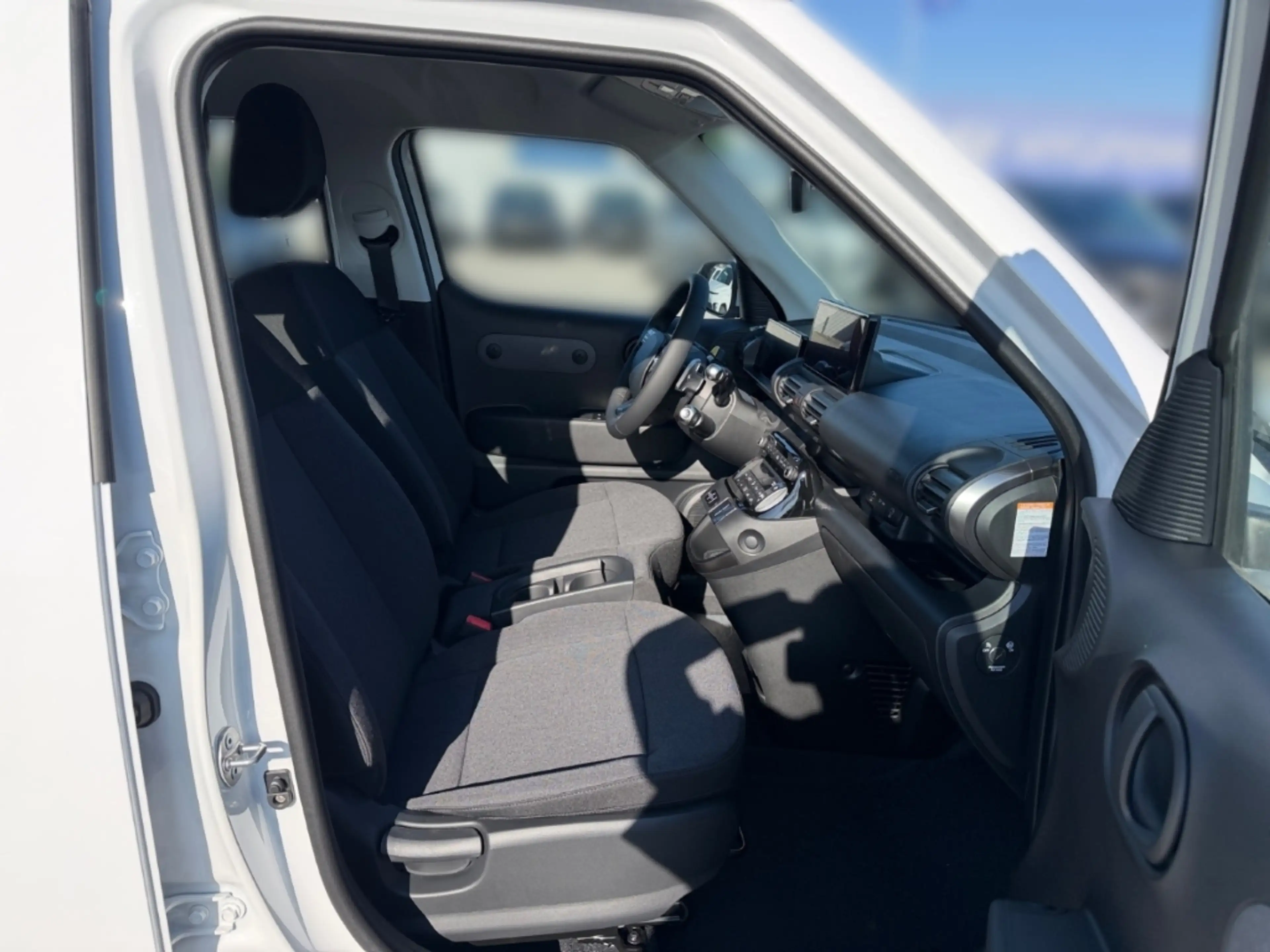 Hyundai Inster Elektro 71 kW FWD Select Navi ACC Apple CarPlay An — photo 14