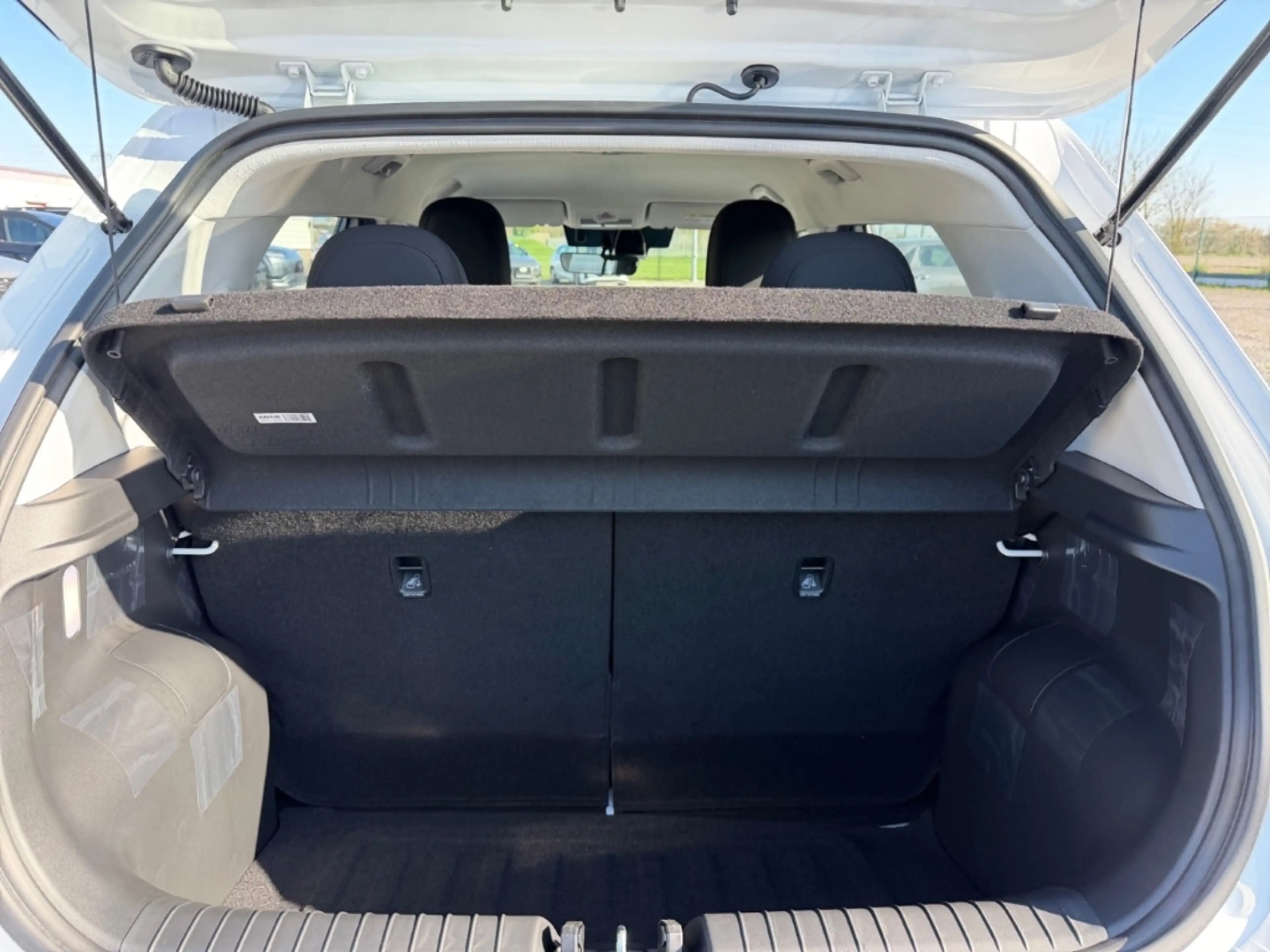 Hyundai Inster Elektro 71 kW FWD Select Navi ACC Apple CarPlay An — photo 12