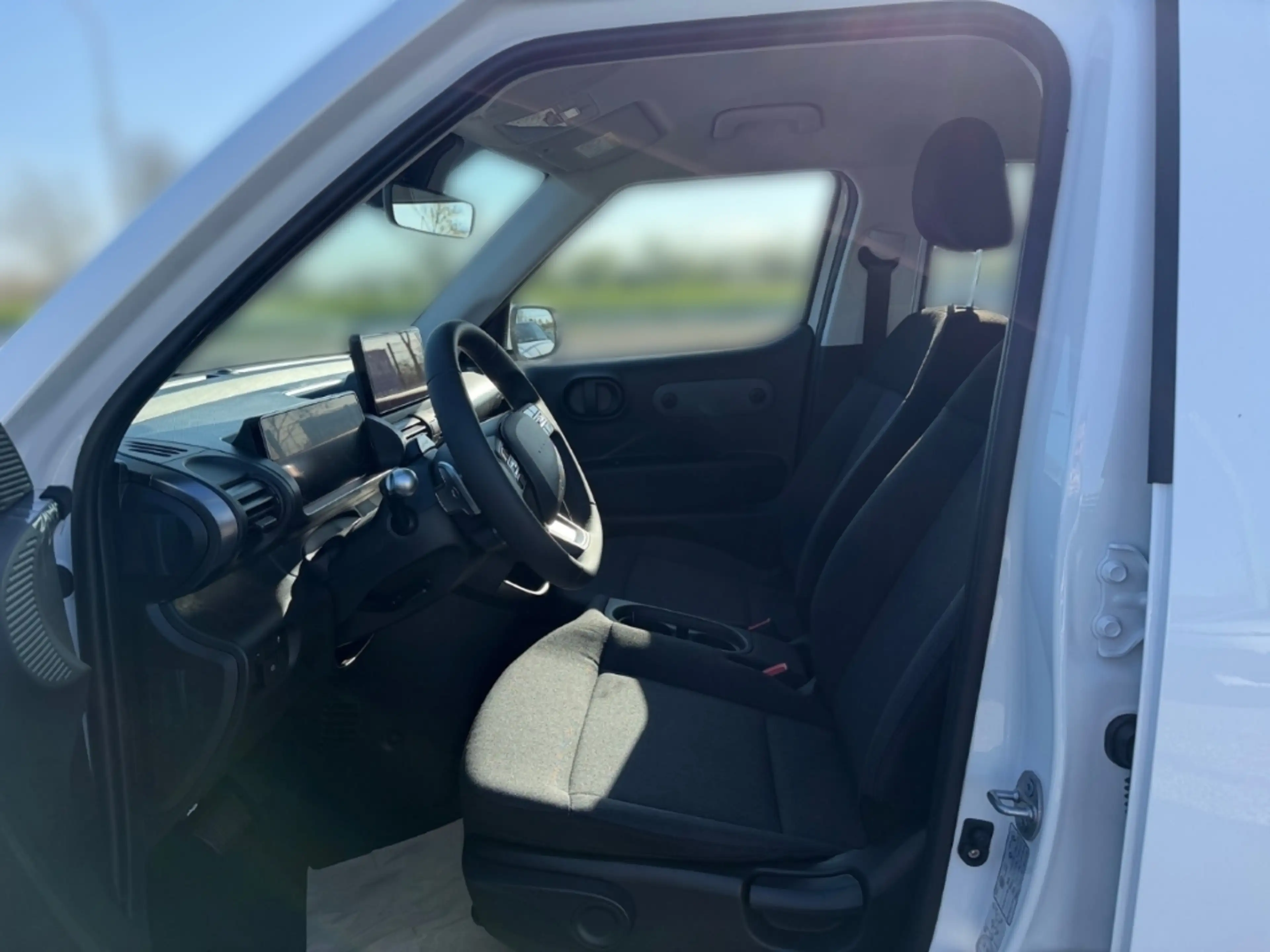 Hyundai Inster Elektro 71 kW FWD Select Navi ACC Apple CarPlay An — photo 7