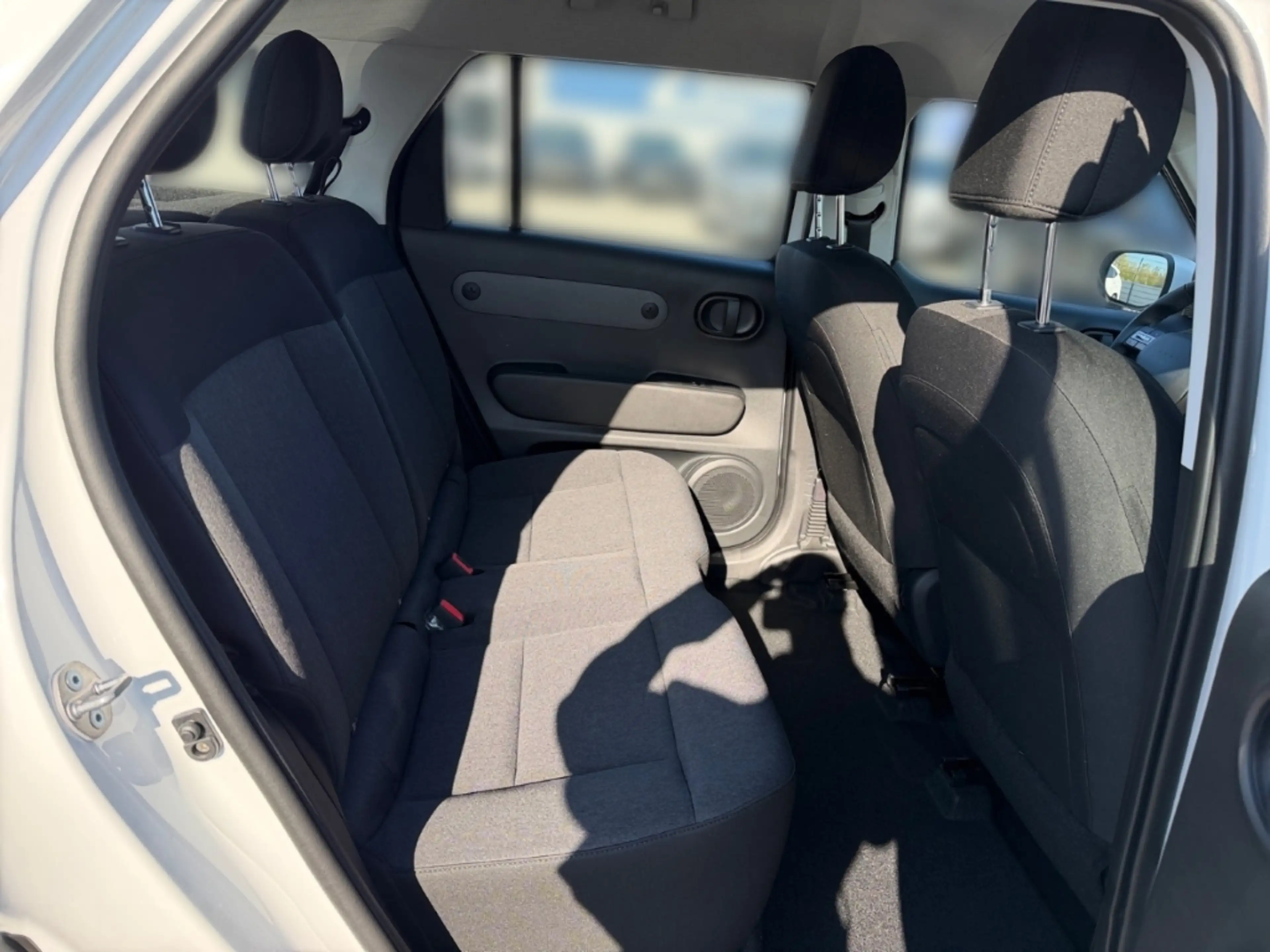 Hyundai Inster Elektro 71 kW FWD Select Navi ACC Apple CarPlay An — photo 13