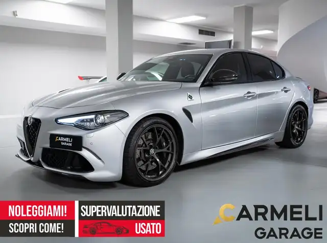 Alfa Romeo Giulia 2.9 V6 Bi-Turbo AT8 Quadrifoglio 510CV