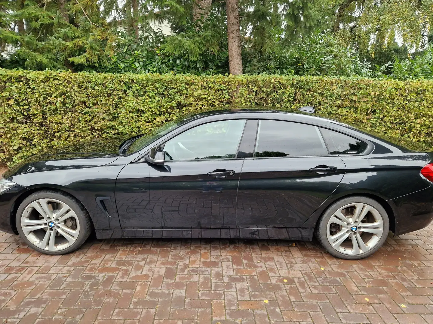 BMW 440 440i Coupe Aut. Advantage Schwarz - 2
