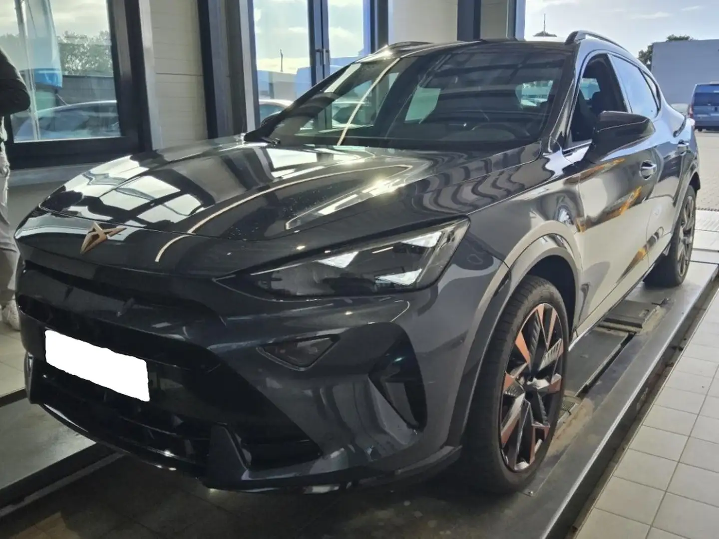 CUPRA Formentor 1.5 eTSI DSG 1.5 eTSI 110 kW Grau - 2