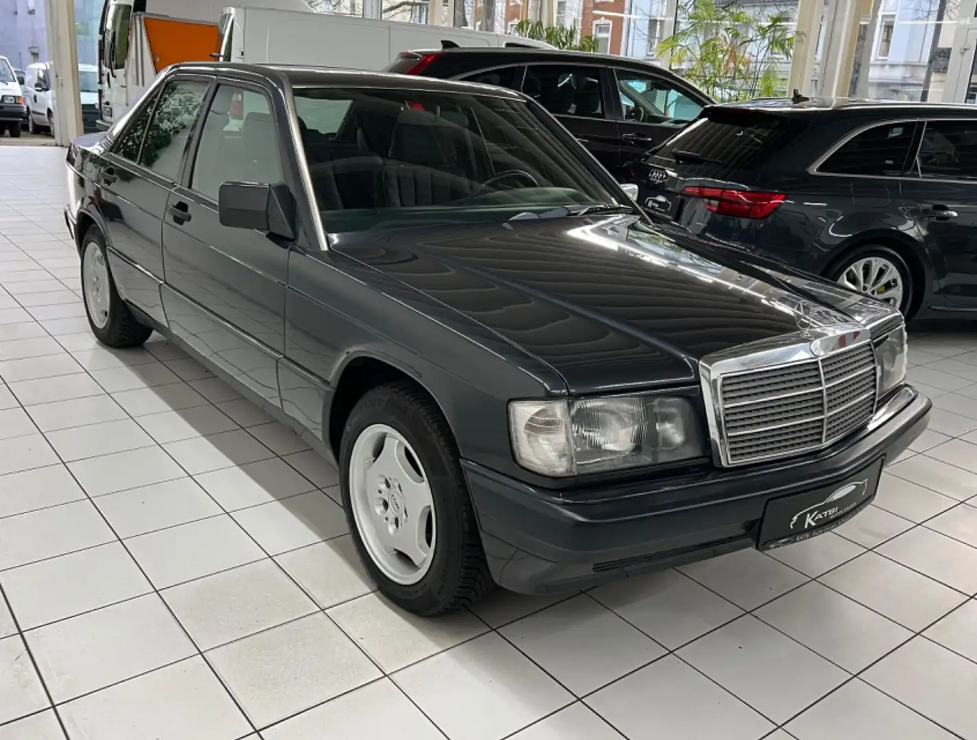 Mercedes-Benz 190 D 2.5 Schalter H-Zulassung HU neu Schwarz - 2