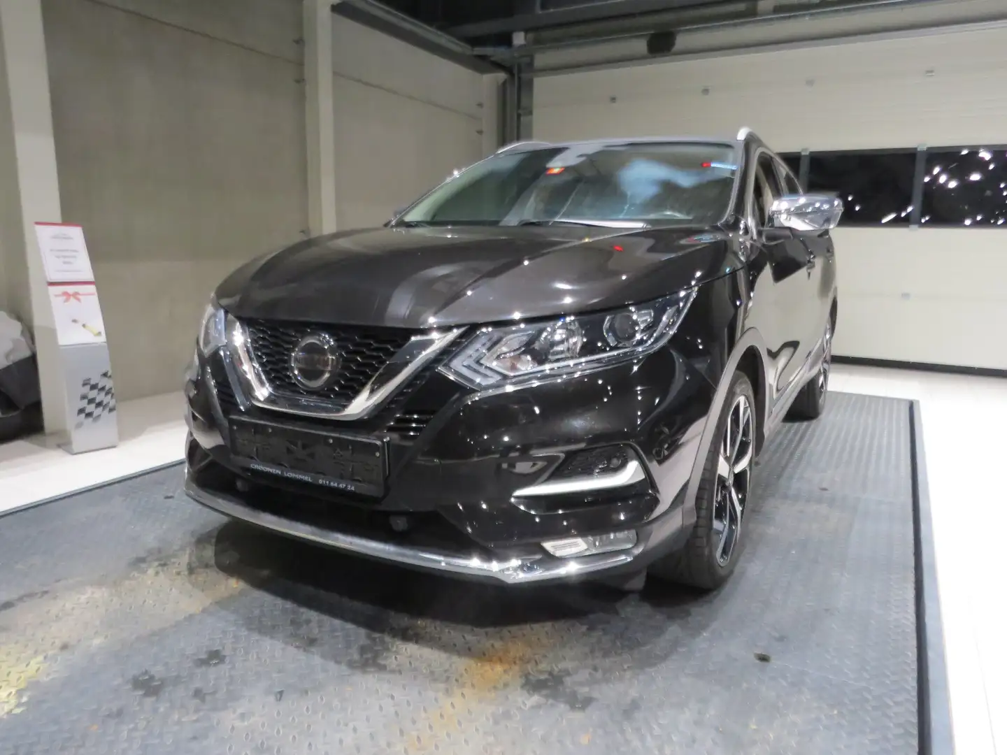 Nissan Qashqai Qashqai 1.3 DIG-T DCT N-CONNECTA Schwarz - 1
