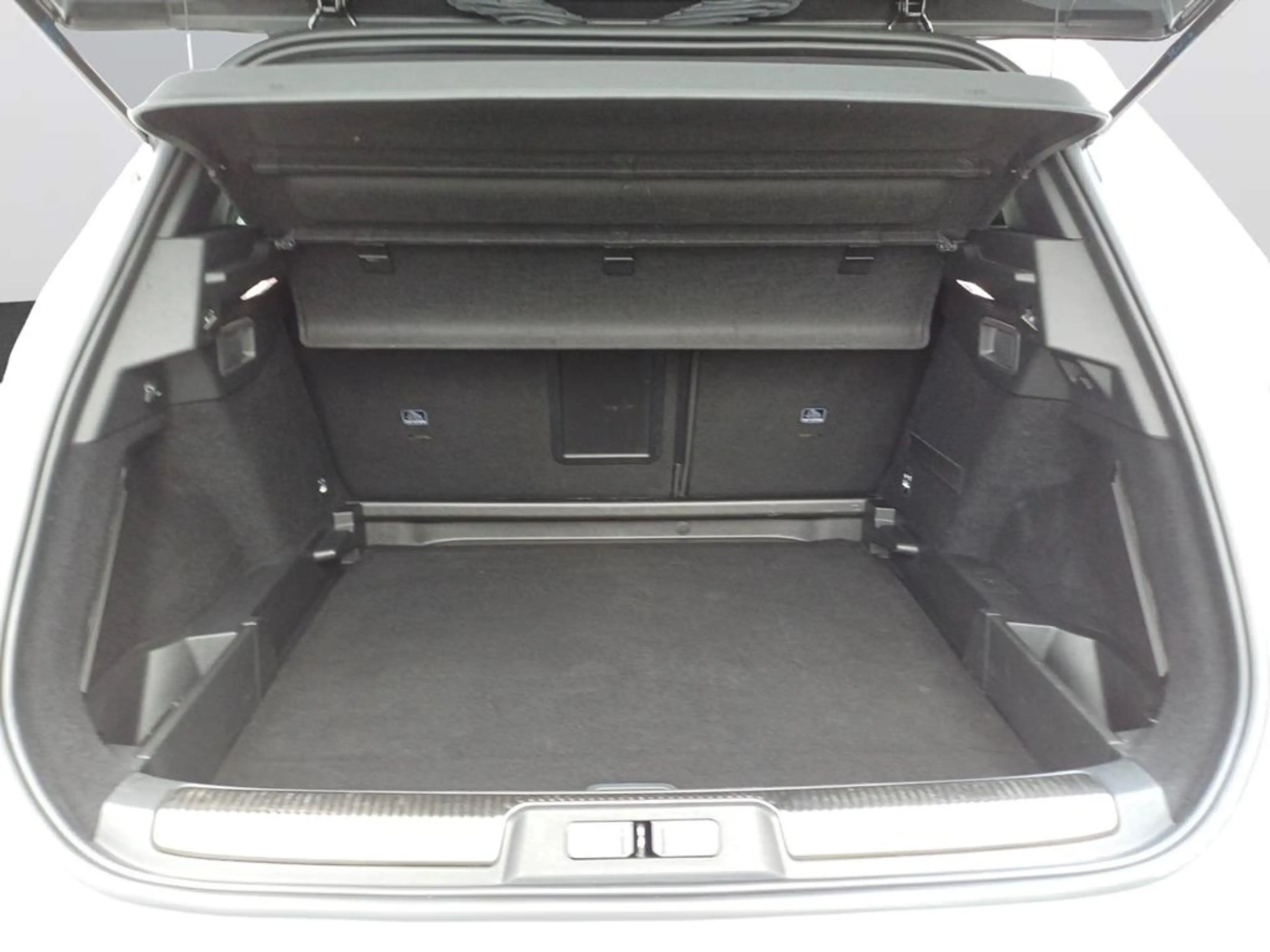 DS Automobiles DS 7 Crossback DS7 E-Tense 225 kW Bastille + 4x2 — photo 6