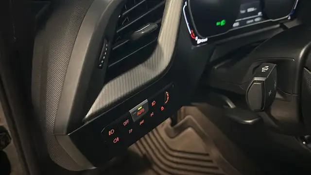 BMW 1 Series view 17