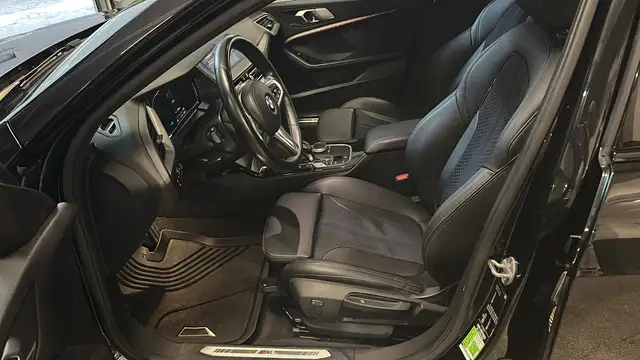 BMW 1 Series view 12