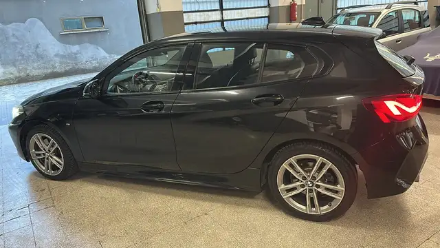 BMW 1 Series view 8