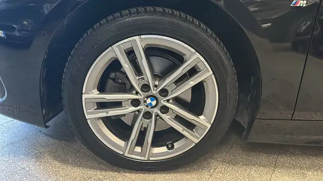 BMW 1 Series view 10