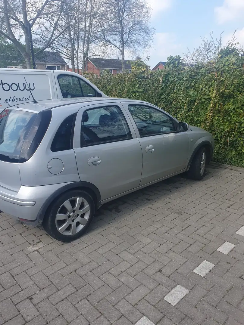 Opel Corsa 1.4-16V Full Rhythm Grijs - 1