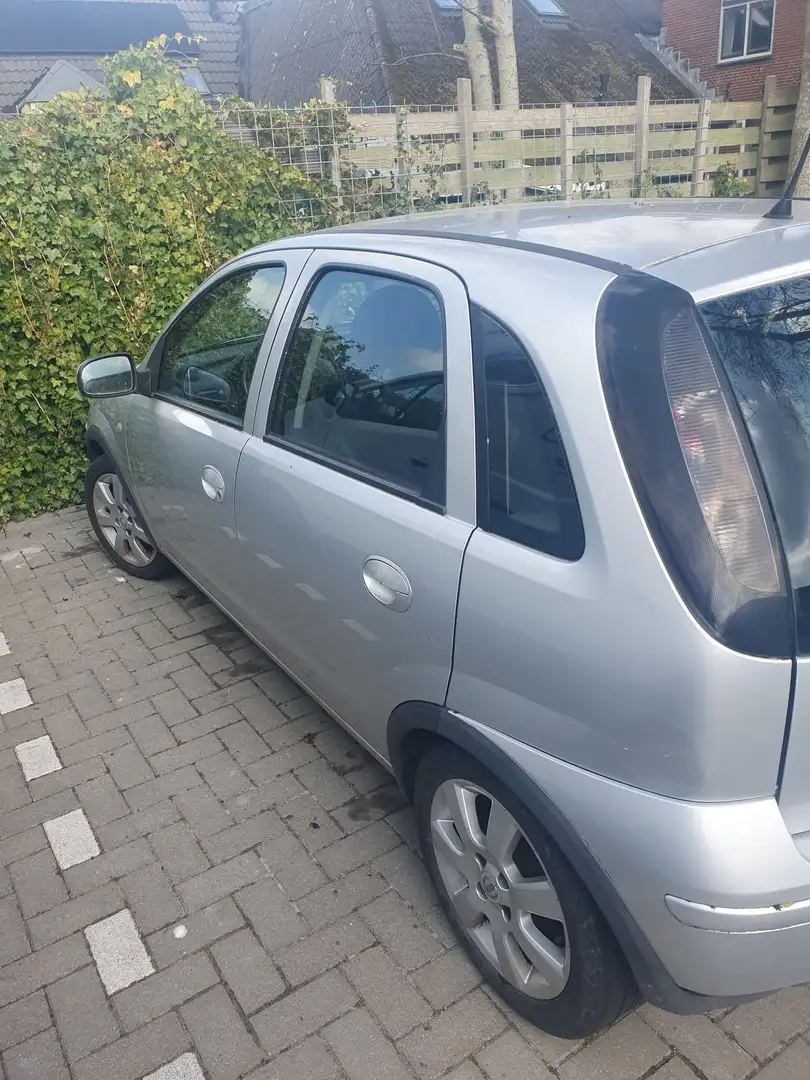 Opel Corsa 1.4-16V Full Rhythm Grijs - 2