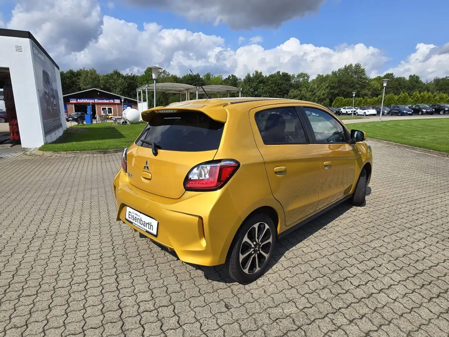 Mitsubishi Space Star Intro Edition+ 1.2 MIVEC ClearTec 5-Gang Gelb - 2