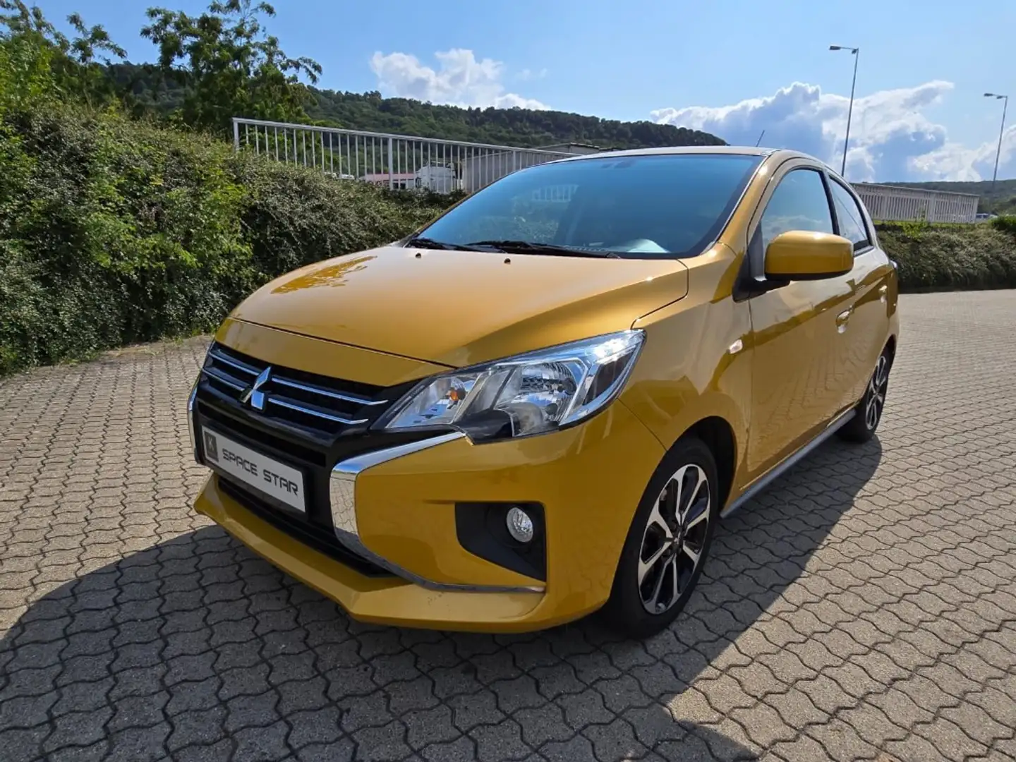 Mitsubishi Space Star Intro Edition+ 1.2 MIVEC ClearTec 5-Gang Gelb - 1