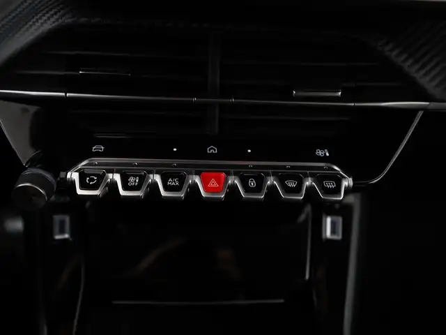 Peugeot 208 view 11