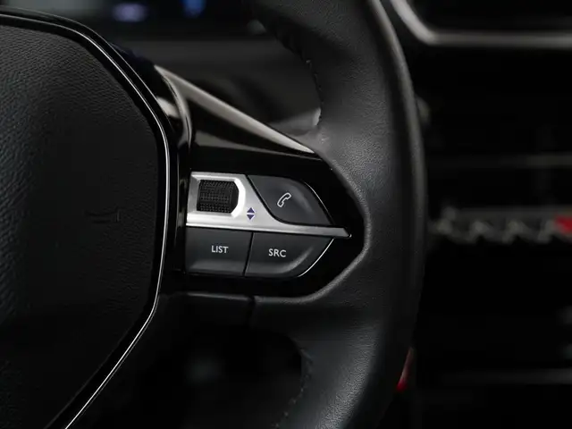 Peugeot 208 view 9