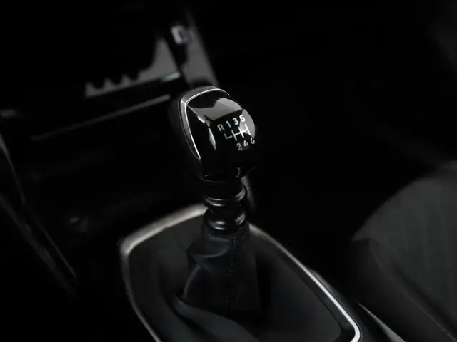 Peugeot 208 view 10