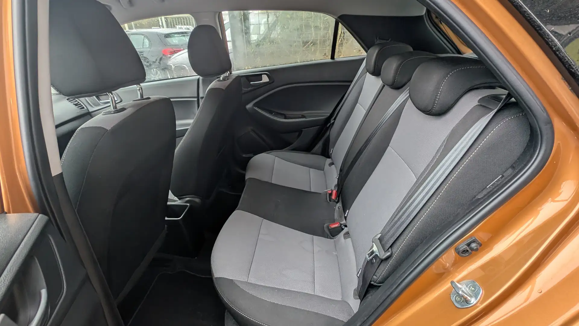 Hyundai i20 1.2MPi 84cv Orange 11/17 Airco Radio Bluetooth USB Orange - 2