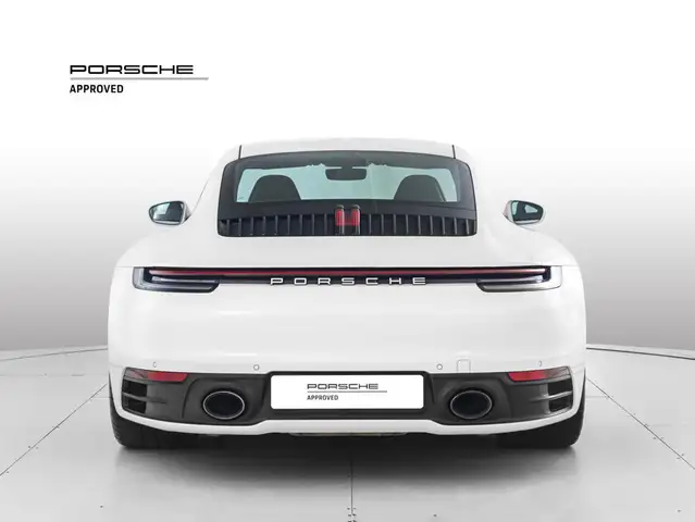 Porsche 911 view 4