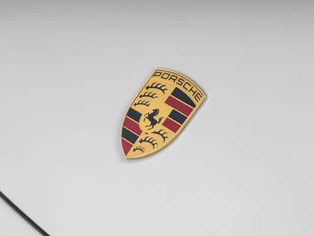 Porsche 911 view 10