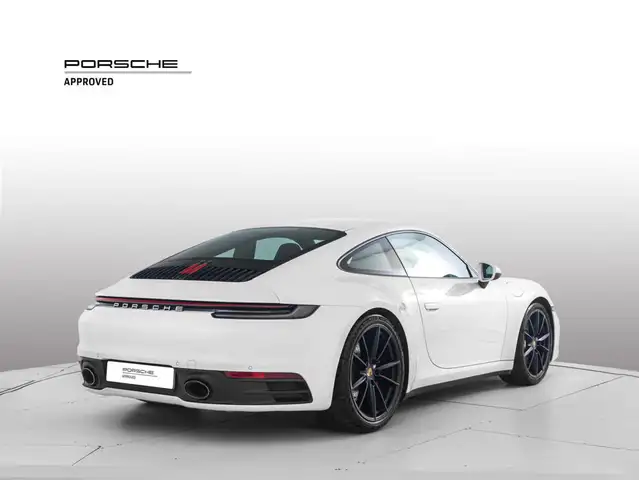 Porsche 911 view 5