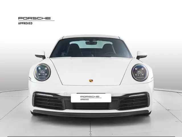 Porsche 911 view 8
