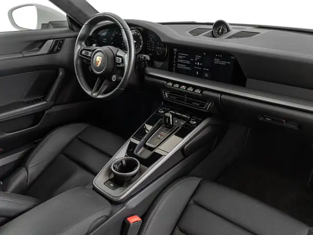 Porsche 911 view 11