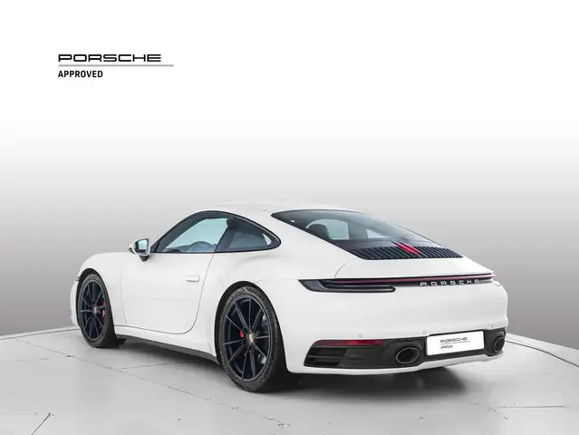 Porsche 911 view 3