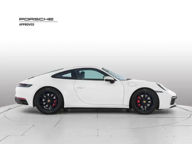 Porsche 911 view 6