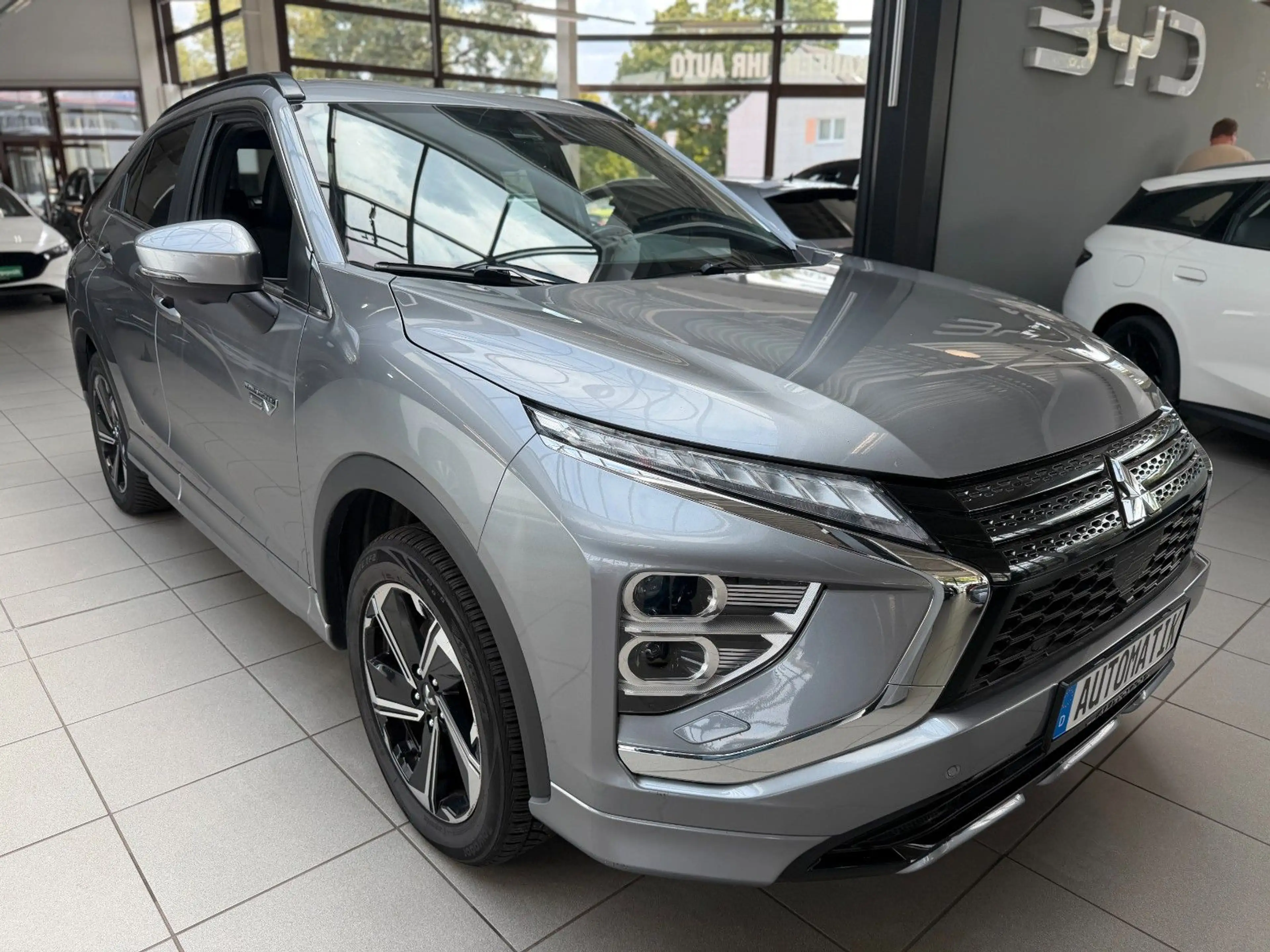 Mitsubishi Eclipse Cross Plus Hybrid 4WD Automatik — photo 3