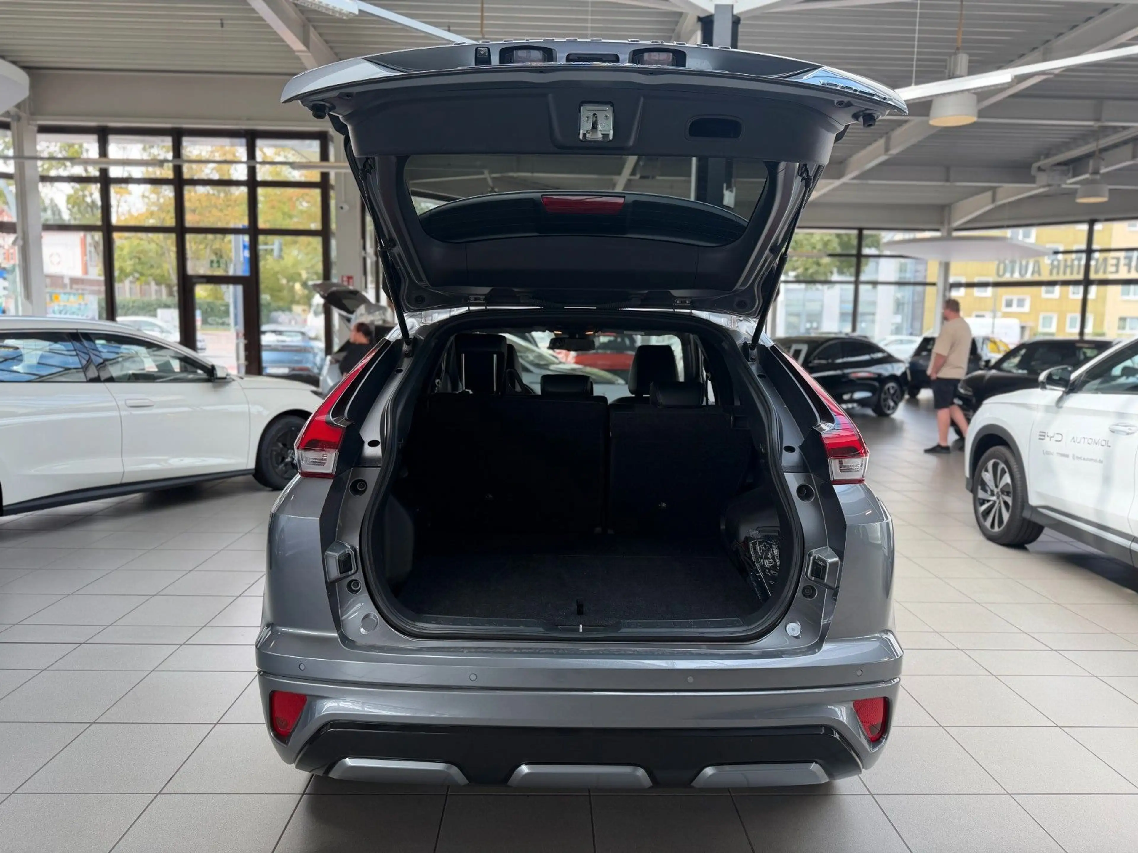 Mitsubishi Eclipse Cross Plus Hybrid 4WD Automatik — photo 7